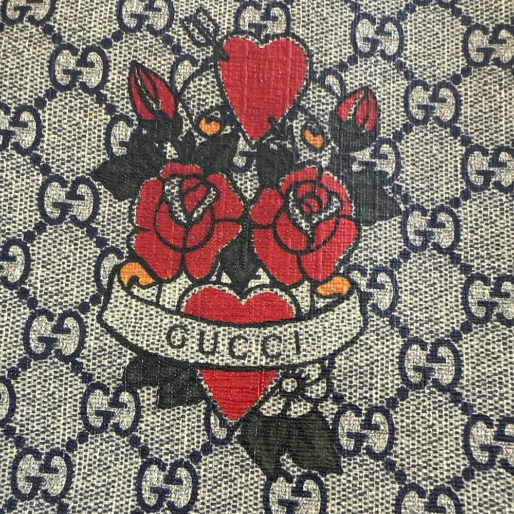 GUCCI Navy & Gray GG Supreme Monogram Logo Heart & Roses Tattoo Crossbody
